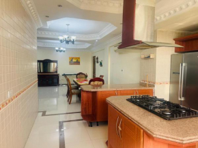 2-Bedroom Masaki Sea View Retreat - Breakfast &Free Wi-Fi